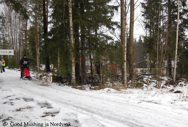 01.jpg - Awa ja Nicki Udeliuksen urilla / Awa with Nicki at Udelius race